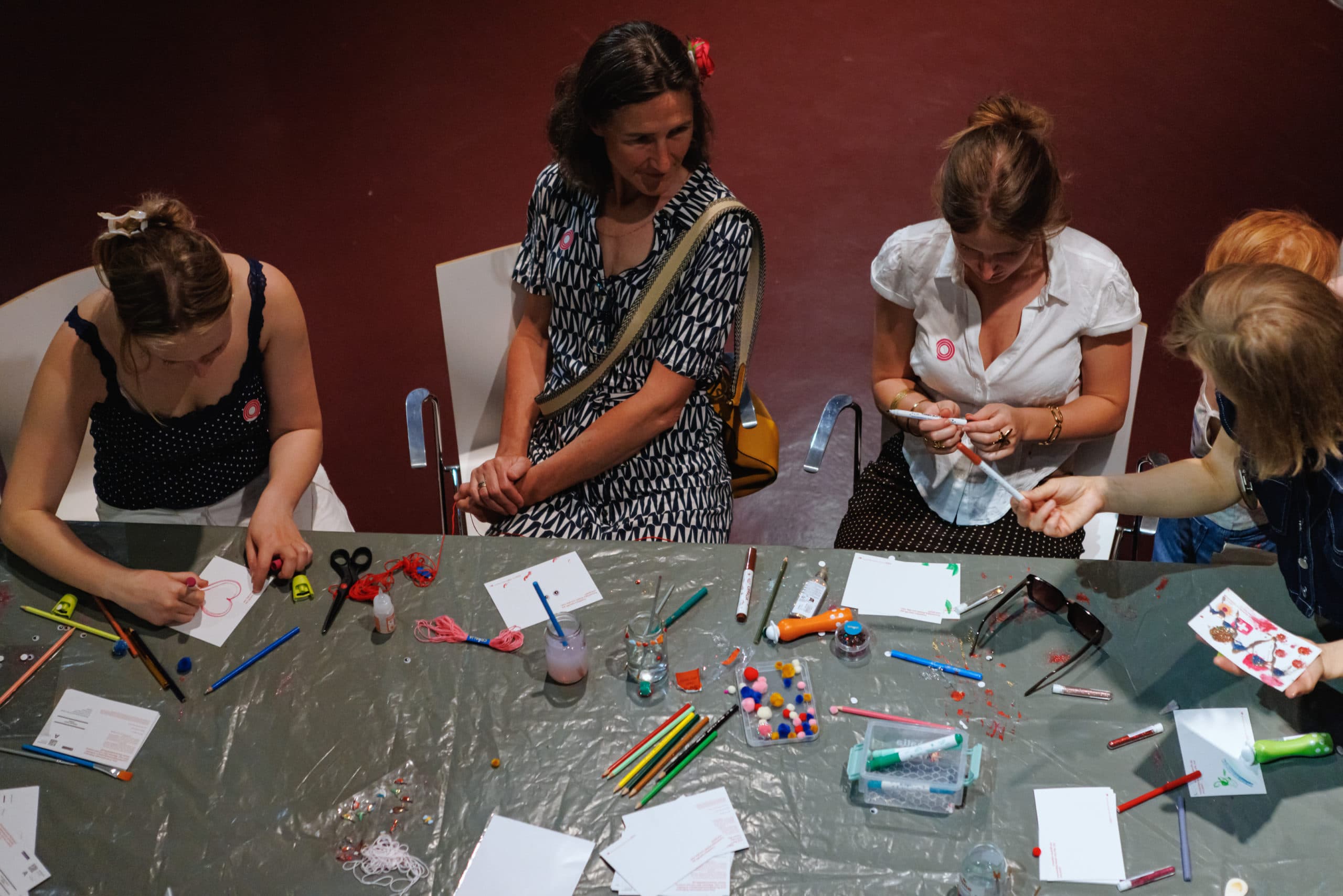 Dimanche solidaire – visite famille et atelier cartes postales